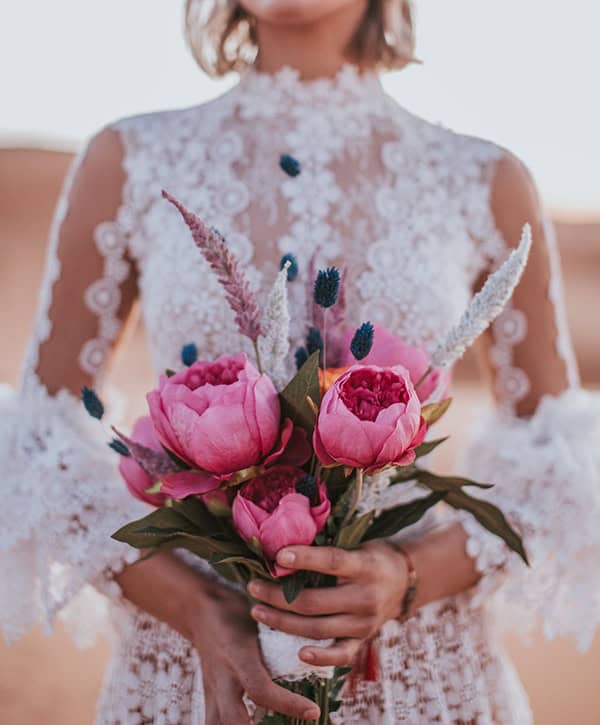 Ρομαντική νυφική ανθοδέσμη με παιώνιες