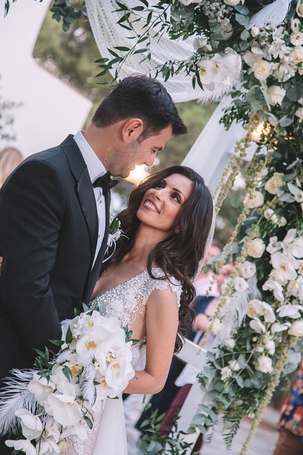 romantic-suymmer-wedding-athens-beautiful-floral-design_05