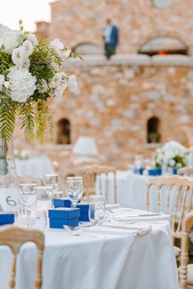 Στολισμός τραπεζιών δεξίωσης γάμου με λυσίανθο Στολισμός τραπεζιών δεξίωσης γάμου με λυσίανθο