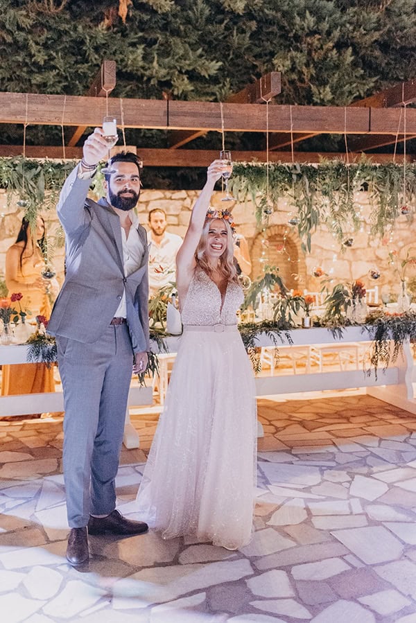 stunning-summer-wedding-athens-vivid-coral-hues_43