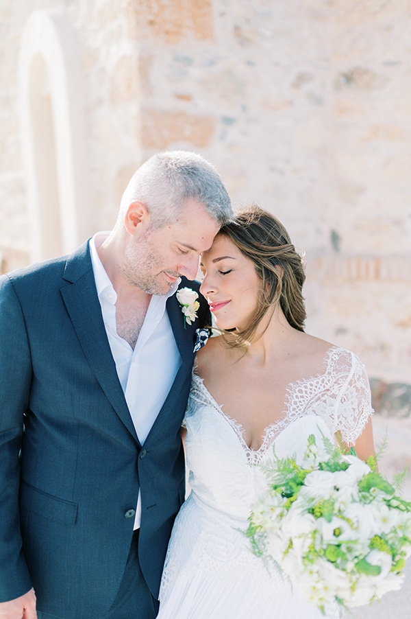 summer-micro-wedding-athens-white-hues_04