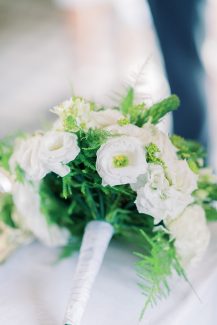 Πανέμορφη νυφική ανθοδέσμη από λυσίανθο