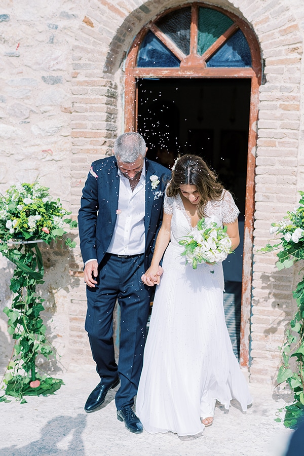 summer-micro-wedding-athens-white-hues_13