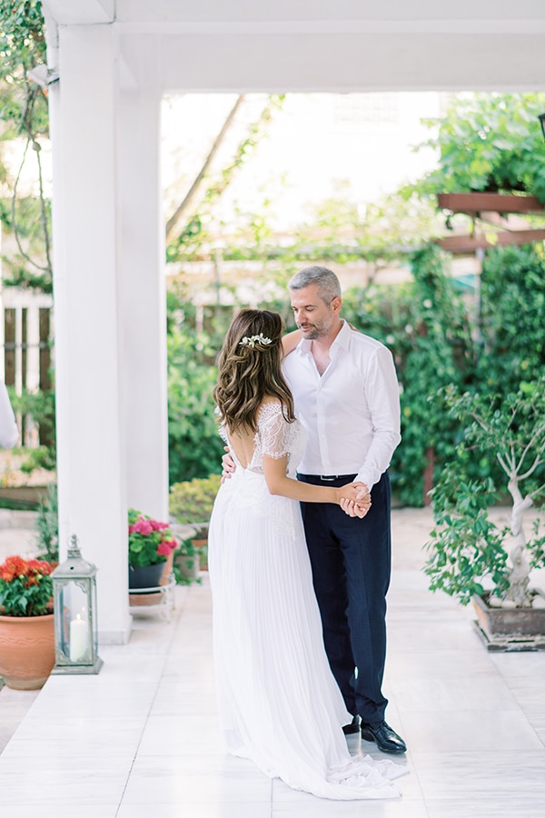 summer-micro-wedding-athens-white-hues_18