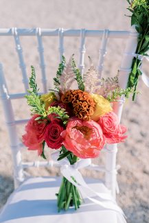 Νυφική ανθοδέσμη με παιώνιες και τριαντάφυλλα