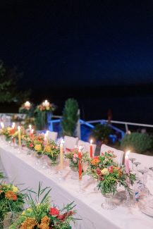 Colorful στολισμός γαμήλιου τραπεζιού Colorful στολισμός γαμήλιου τραπεζιού