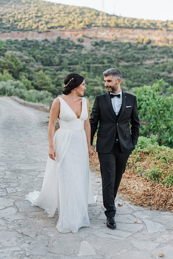 beautiful-summer-wedding-patra-romantic-atmosphere_01x