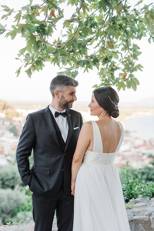 beautiful-summer-wedding-patra-romantic-atmosphere_02x