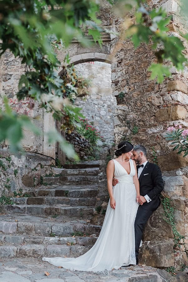 beautiful-summer-wedding-patra-romantic-atmosphere_03