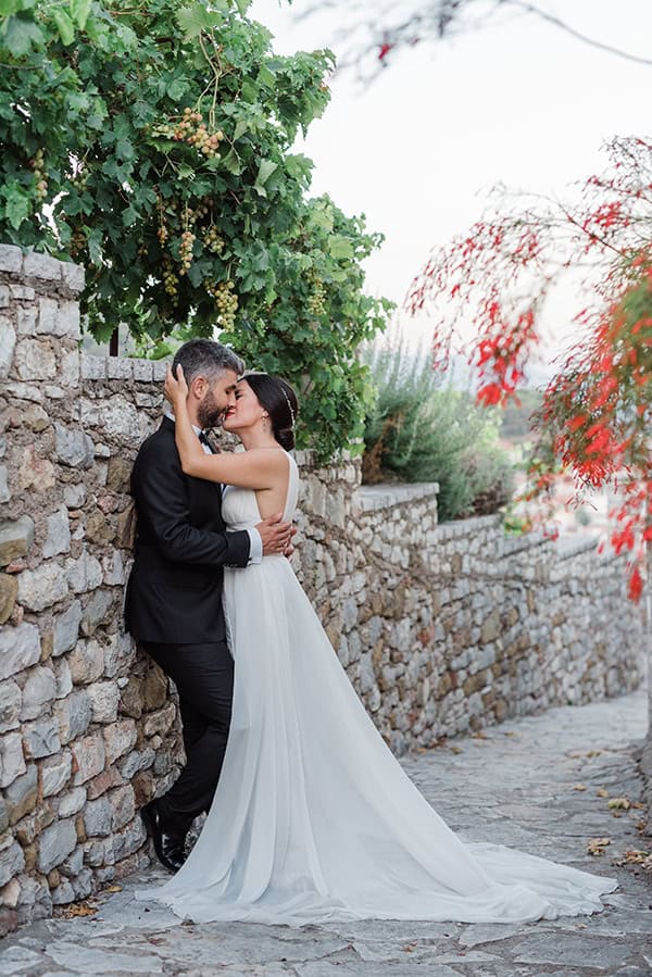 beautiful-summer-wedding-patra-romantic-atmosphere_29x