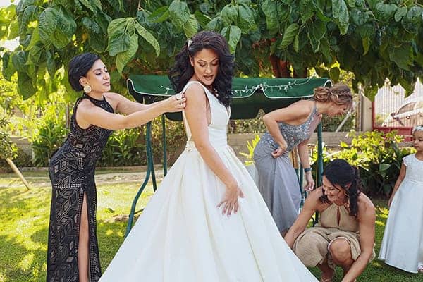 bohemian-fall-wedding-xanthi-white-purple-hues_06