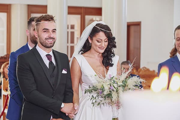 bohemian-fall-wedding-xanthi-white-purple-hues_15