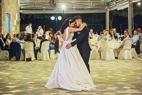 bohemian-fall-wedding-xanthi-white-purple-hues_24