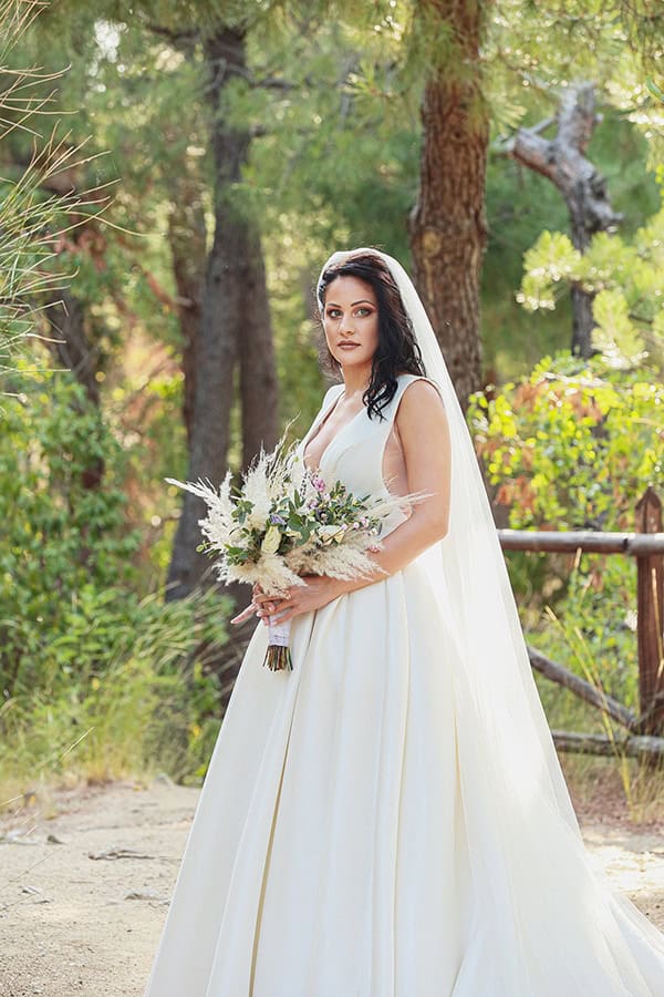 bohemian-fall-wedding-xanthi-white-purple-hues_27