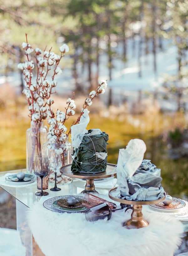 dreamy-winter-styled-shoot-snow-cozy-details_03
