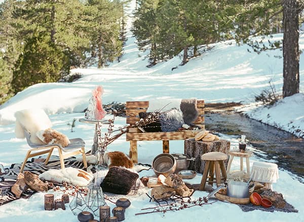 dreamy-winter-styled-shoot-snow-cozy-details_03x
