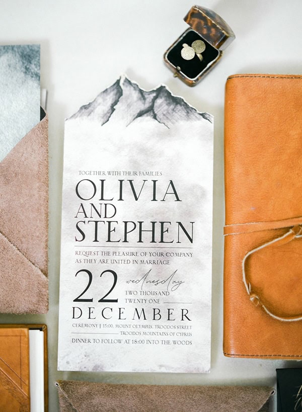 dreamy-winter-styled-shoot-snow-cozy-details_04x