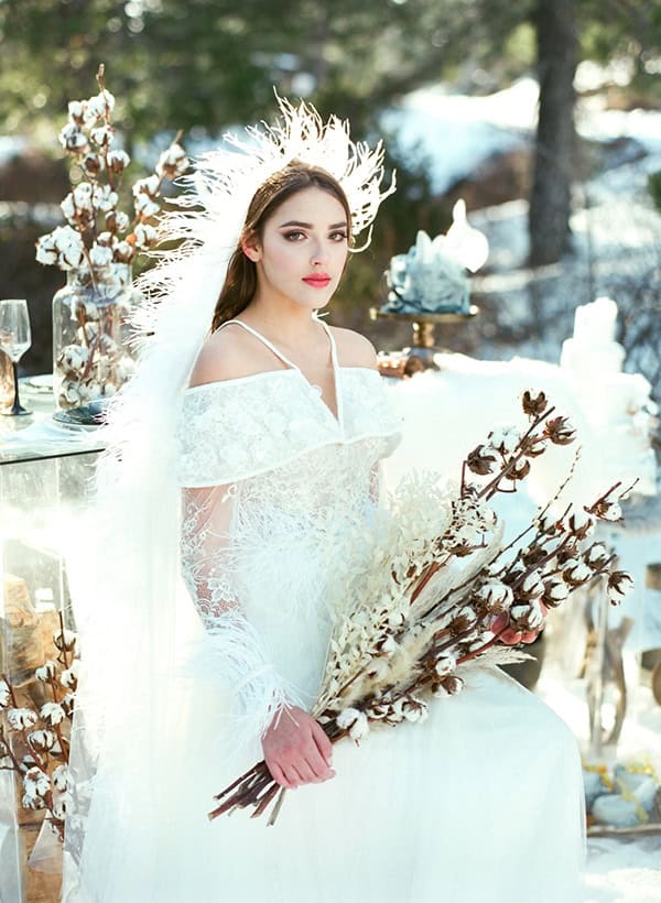 dreamy-winter-styled-shoot-snow-cozy-details_08x