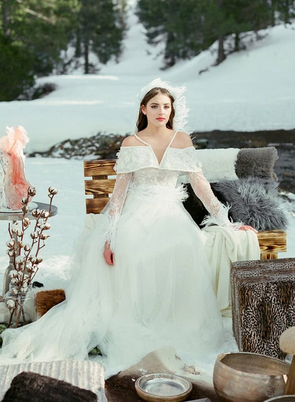 dreamy-winter-styled-shoot-snow-cozy-details_18
