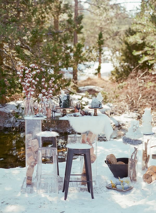 dreamy-winter-styled-shoot-snow-cozy-details_25