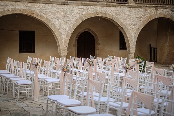 fall-wedding-paphos-white-pastel-pink-details_07x