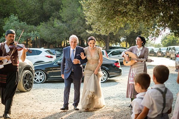 fall-wedding-paphos-white-pastel-pink-details_11