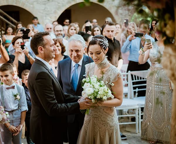 fall-wedding-paphos-white-pastel-pink-details_12