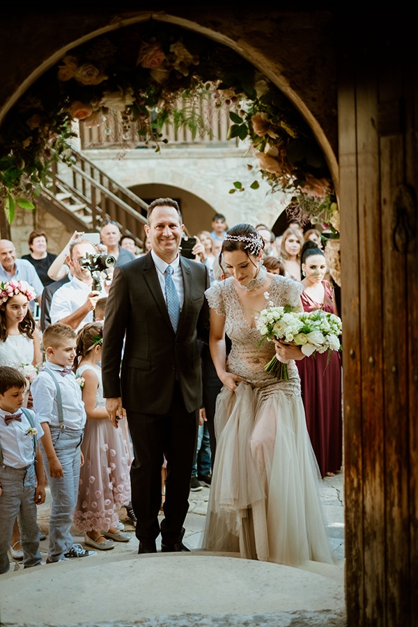 fall-wedding-paphos-white-pastel-pink-details_14