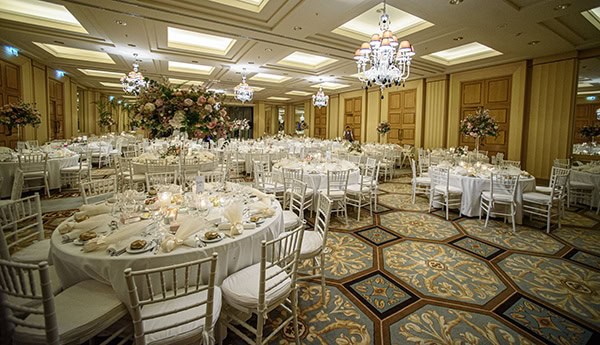 fall-wedding-paphos-white-pastel-pink-details_19