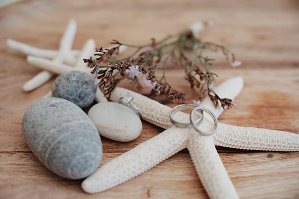 romantic-summer-wedding-naxos-bohemian-details_03x