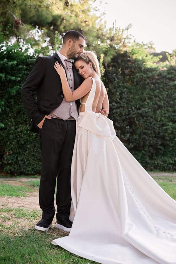 stunning-summer-wedding-athens-gold-coral-details_02x