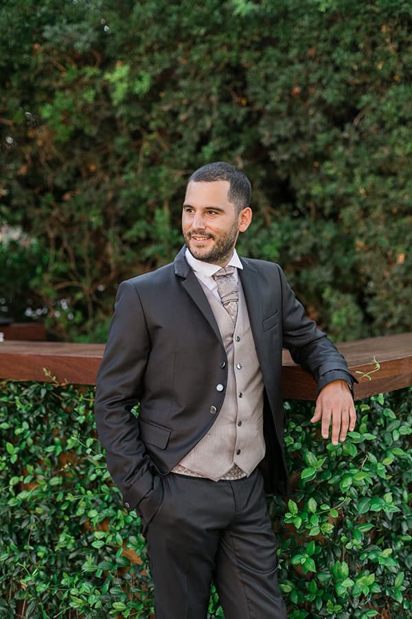 stunning-summer-wedding-athens-gold-coral-details_09x