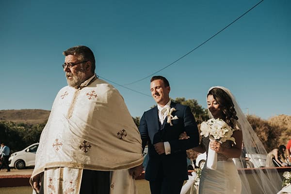 summer-traditional-wedding-crete-peonies-kalles_09