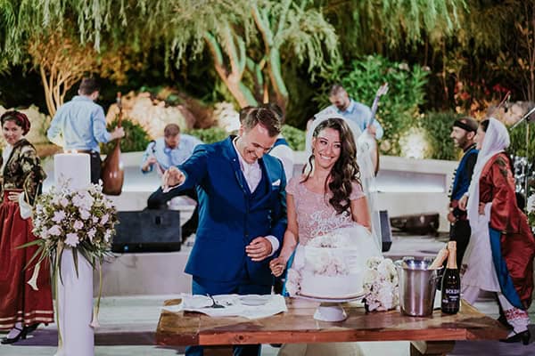 summer-traditional-wedding-crete-peonies-kalles_21