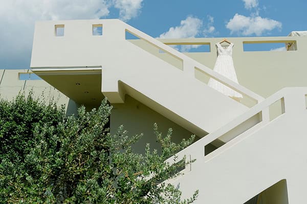 amazing-summer-wedding-parga-hues-white-purple_04x