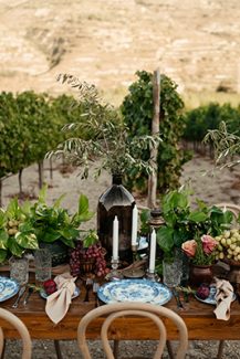 Ξεχωριστός vineyard στολισμός γαμήλιου τραπεζιού Ξεχωριστός vineyard στολισμός γαμήλιου τραπεζιού