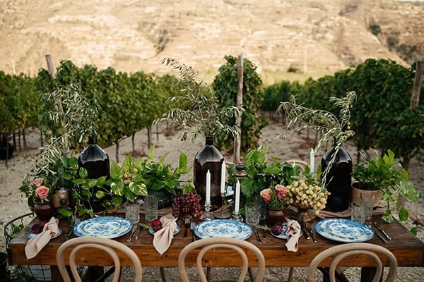 Ξεχωριστός vineyard στολισμός γαμήλιου τραπεζιού