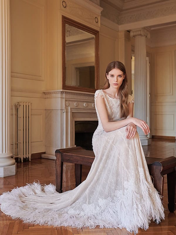 flowy-wedding-dresses-romantic-bridal-look-bridal-fall-collection-2021_06