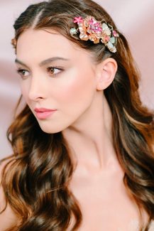 Ξεχωριστά νυφικά αξεσουάρ για μαλλιά νύφης από Savrani Creations Headpieces Ξεχωριστά νυφικά αξεσουάρ για μαλλιά νύφης από Savrani Creations Headpieces