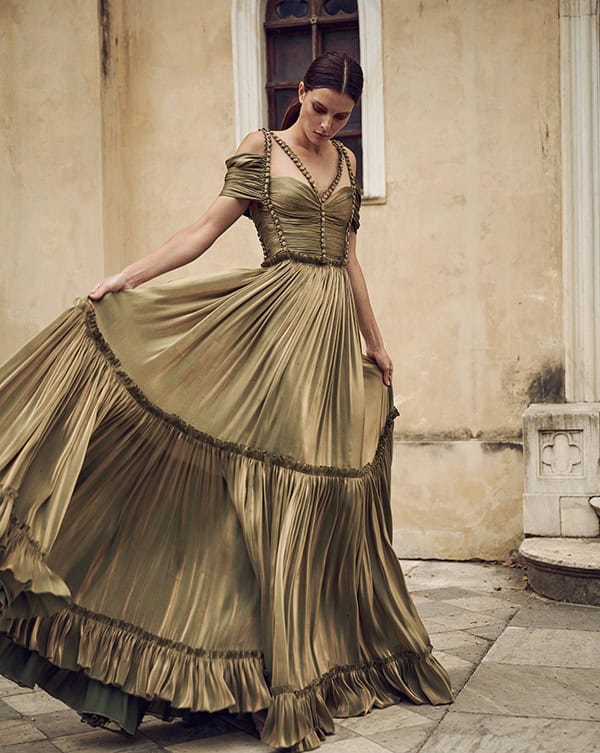 stunning-flowy-dresses-for-weddings_02