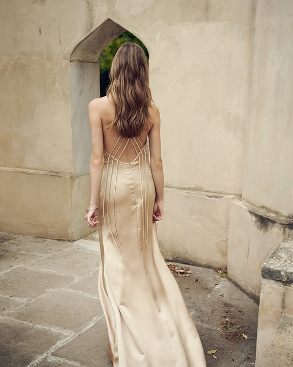 stunning-flowy-dresses-for-weddings_04