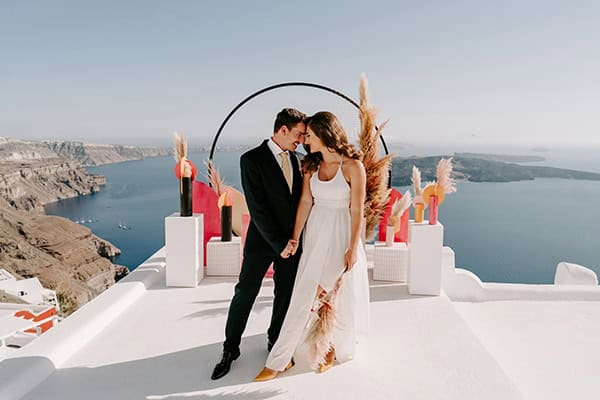 Utterly romantic elopement στη Σαντορίνη με μοντέρνες λεπτομέρειες │ Λιντιάννα & Ρένος