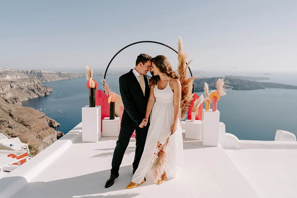 Utterly romantic elopement στη Σαντορίνη με μοντέρνες λεπτομέρειες │ Λιντιάννα & Ρένος