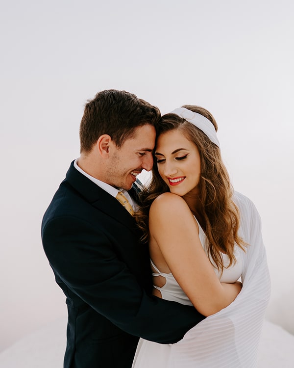 utterly-romantic-elopement-santorini-island-montern-details_03