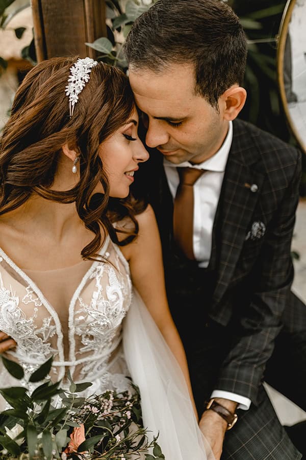 autumn-wedding-larnaca-white-coral-colors_01x