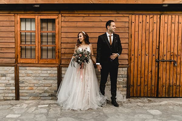 autumn-wedding-larnaca-white-coral-colors_05