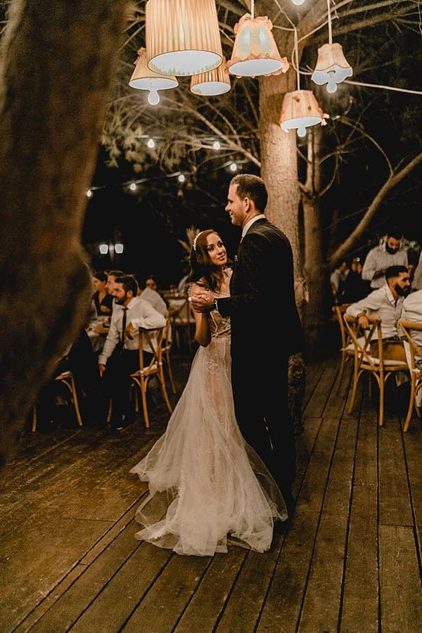 autumn-wedding-larnaca-white-coral-colors_44