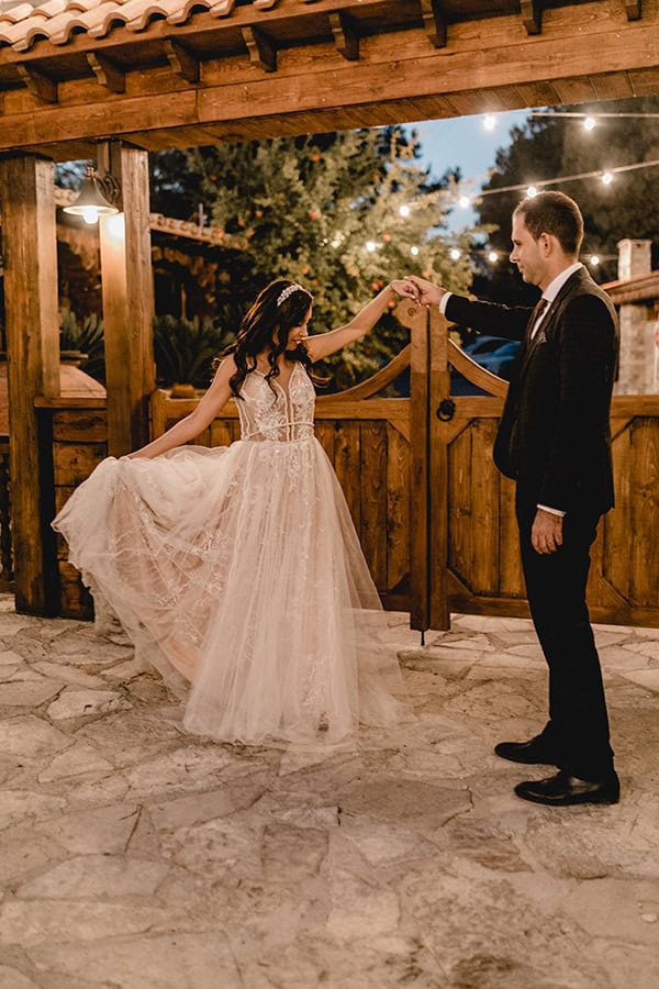 autumn-wedding-larnaca-white-coral-colors_48