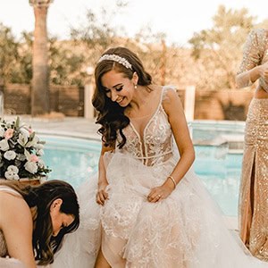 Φθινοπωρινός γάμος στη Λάρνακα με λευκές και coral αποχρώσεις ǀ Αρετή & Θεόδωρος