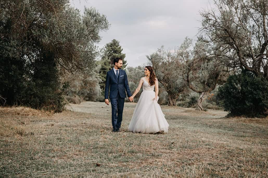 Όμορφη day after φωτογράφιση σε ελαιώνα με τα πιο ρομαντικά στιγμιότυπα │ Μαρίνα & Νίκος